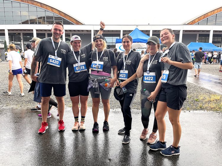 Das Team von HÜNI+CO auf dem ZF Firmenlauf in Friedrichshafen